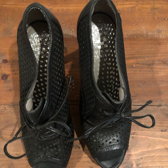 Size 7 Vince Camuto lace up - Picture 3 of 6